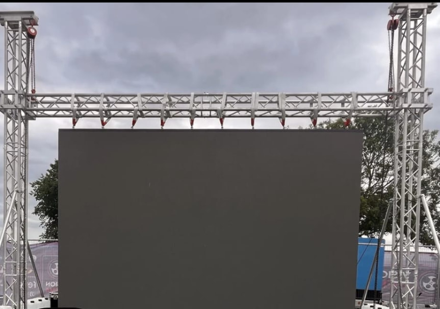 Outdoor truss LED video wall installed by POF